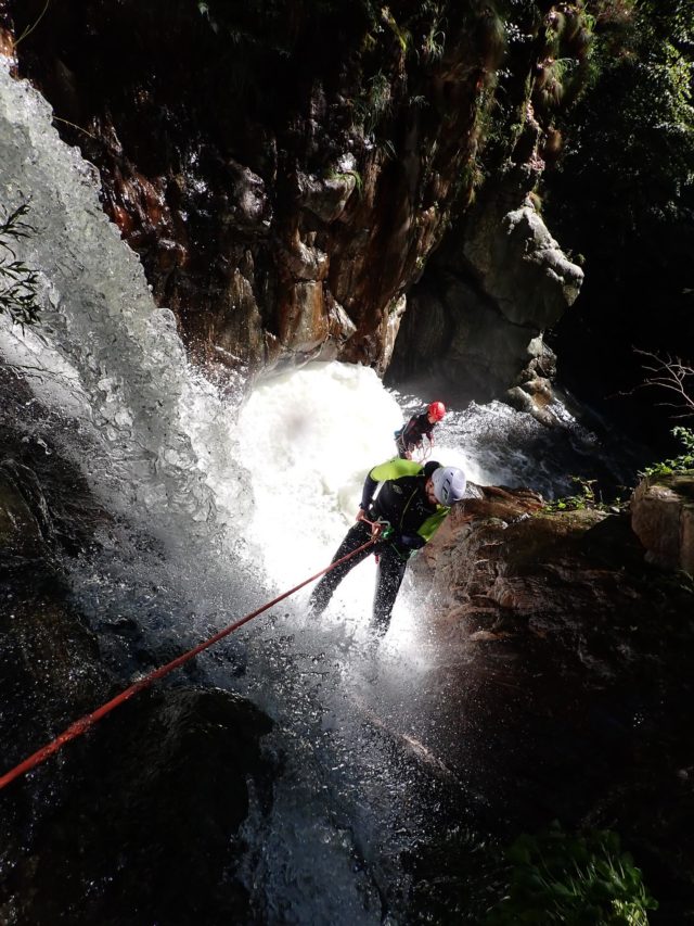 Some great fun in Mulitt with high water 💦🌊💃

#canyoning #tessin
